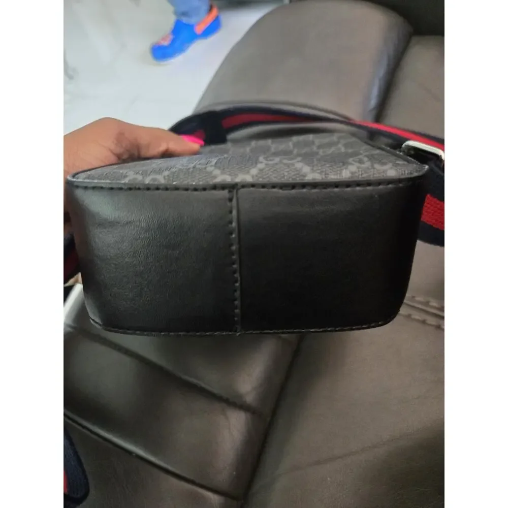 PRE-OWNED GUCCI BLACK GG SUPREME CANVAS MESSENGER BAG FOR MEN